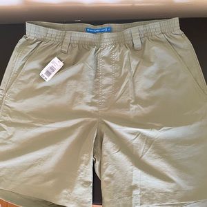 Southern Tide mens fishing shorts